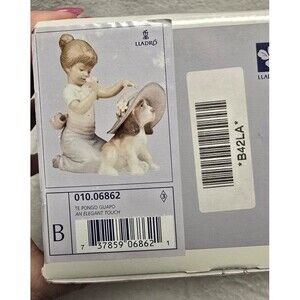 Lladró porcelain figurine An Elegant Touch